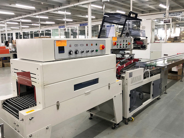 Fully-automatic-packaging-machine