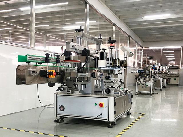 Fully-automatic-labeling-machine-equipment